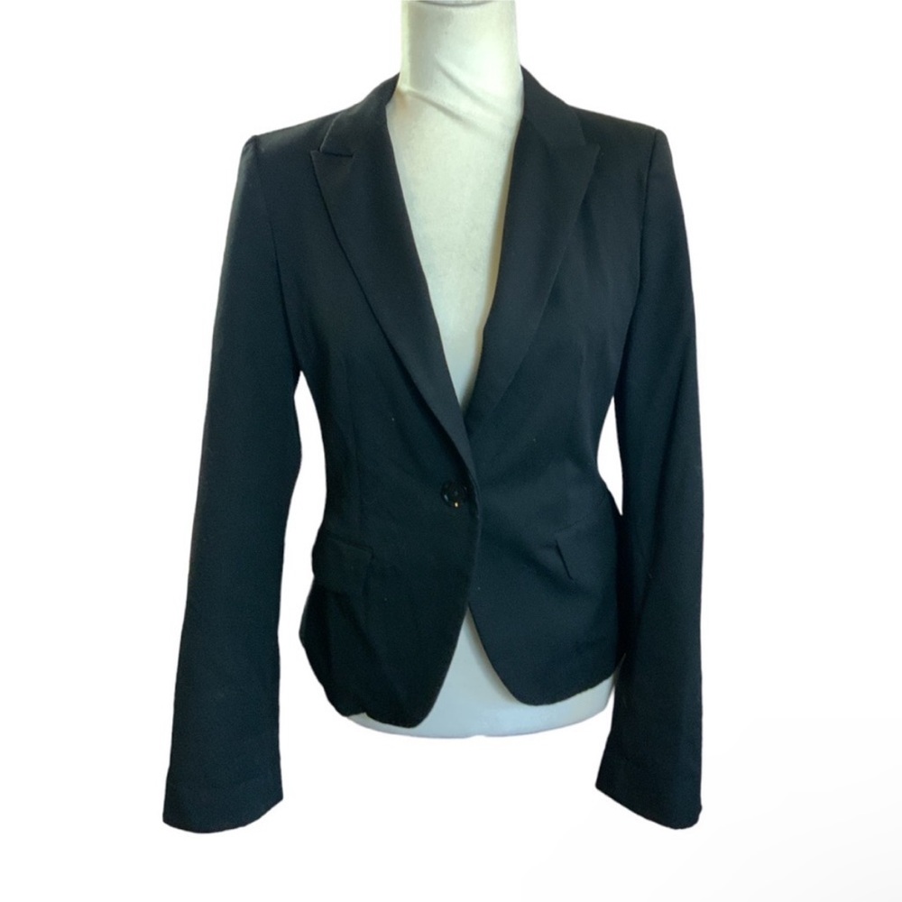 Express Women’s Quiet luxury, structured, tailored solid black stretchy blazer 6
